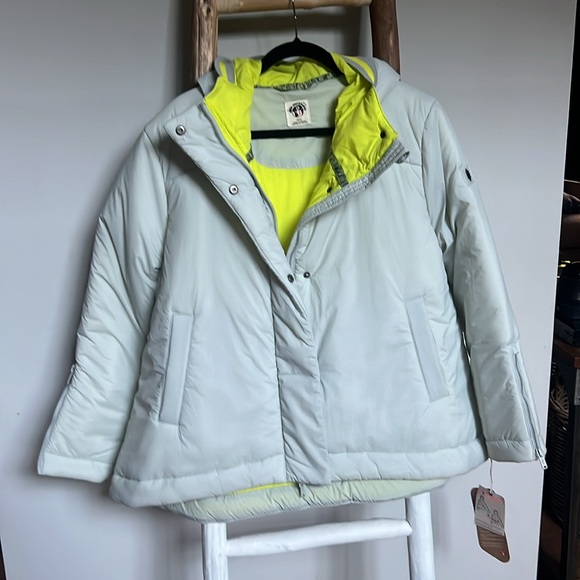 NWT Free people puffer coat. Size extra small, but runs big. - Picture 5 of 8